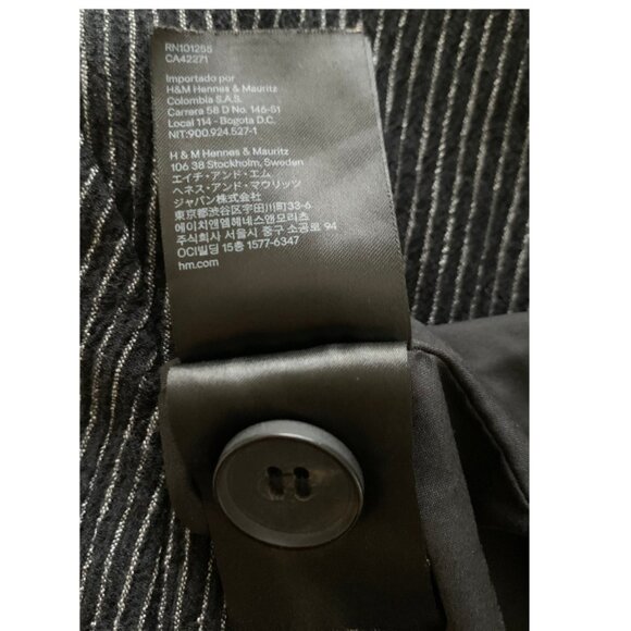 H&M Woman's Black Pin Striped Blazer - Picture 6 of 6